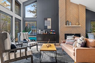 Tramor at the Oaks Apartments in Austin, TX - Building Photo