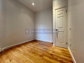 342 Manhattan Ave in New York, NY - Building Photo - Building Photo