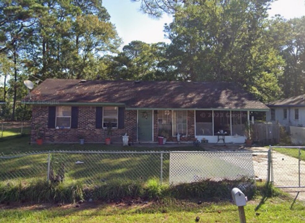 5680 Rose Dr in Moss Point, MS - Building Photo