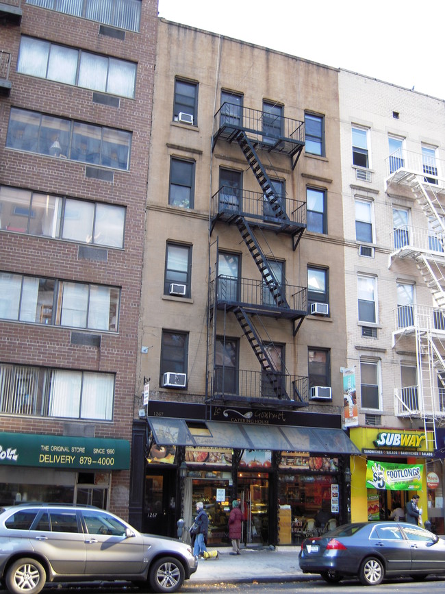 1267 First Ave in New York, NY - Foto de edificio - Building Photo