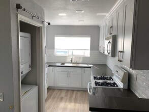 27688 Aquamarine in Mission Viejo, CA - Foto de edificio - Building Photo