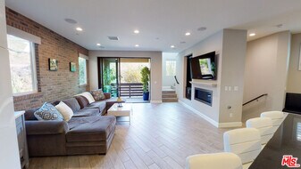 12860 S Seaglass Cir in Los Angeles, CA - Building Photo