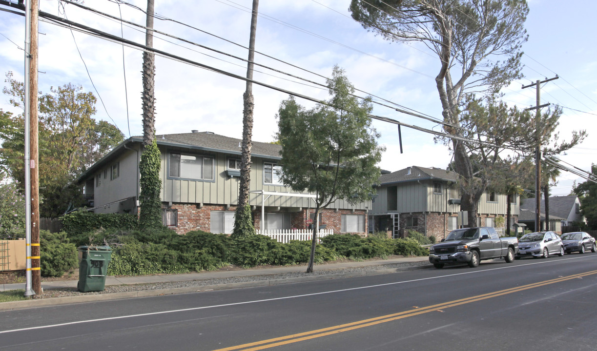 Briarwood Manor in Menlo Park, CA - Building Photo