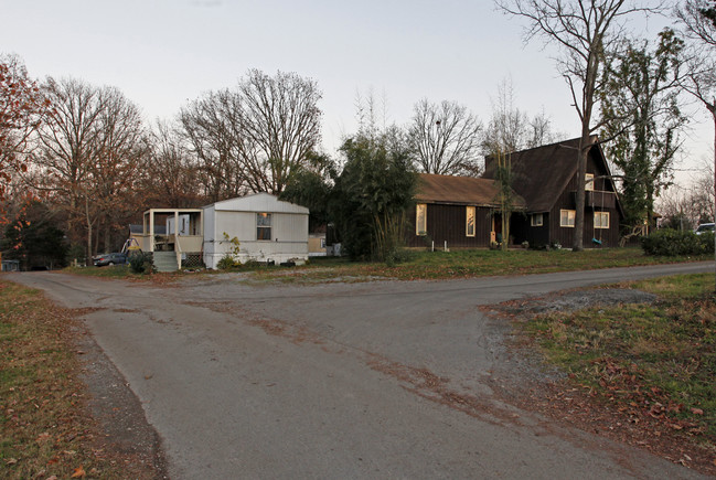 369 N Mt Juliet Rd in Mount Juliet, TN - Foto de edificio - Building Photo