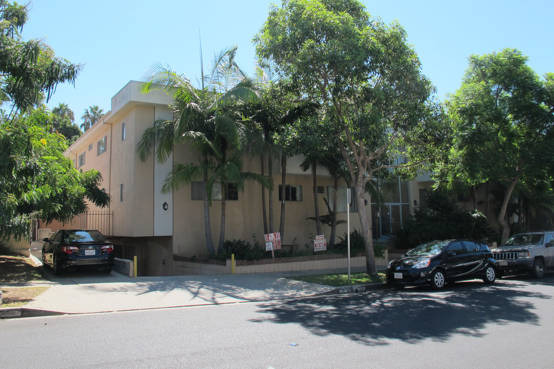 Harper Court Apartments in West Hollywood, CA - Foto de edificio