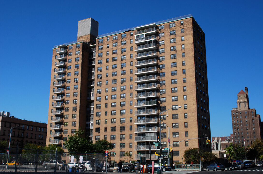 Clayton Apartments in New York, NY - Foto de edificio