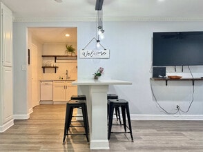 215 Piedmont Ave NE in Atlanta, GA - Foto de edificio - Building Photo