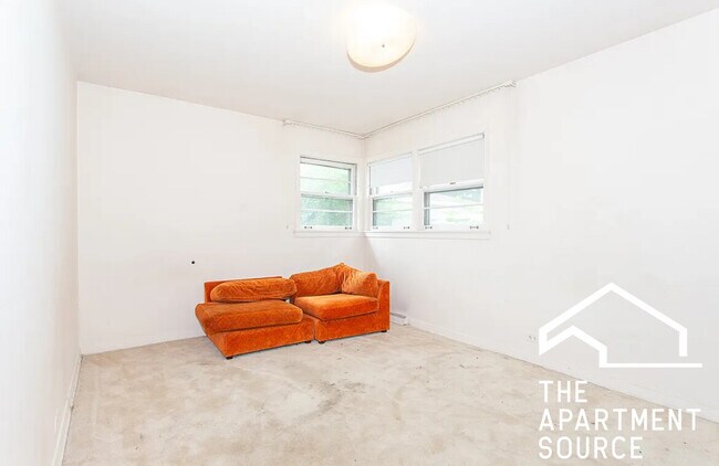 7407 N California Ave in Chicago, IL - Foto de edificio - Building Photo