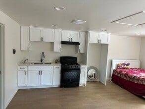 14649 Leadwell St in Los Angeles, CA - Building Photo - Building Photo