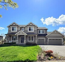 2710 242nd Pl SW in Brier, WA - Building Photo