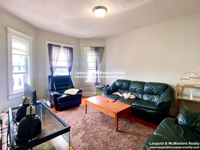 19 Roseclair St, Unit 2 in Boston, MA - Building Photo - Building Photo