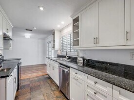 1015 Royal Palm Dr in Naples, FL - Building Photo