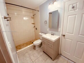 9890 Hammocks Blvd in Miami, FL - Building Photo - Building Photo