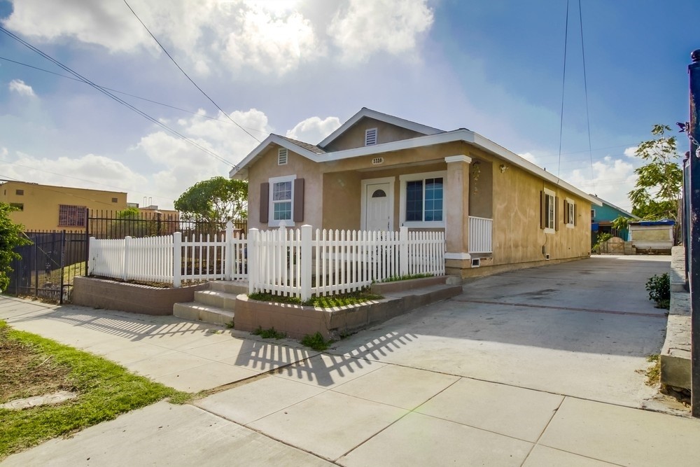 2320 Rogers Ave in Los Angeles, CA - Foto de edificio