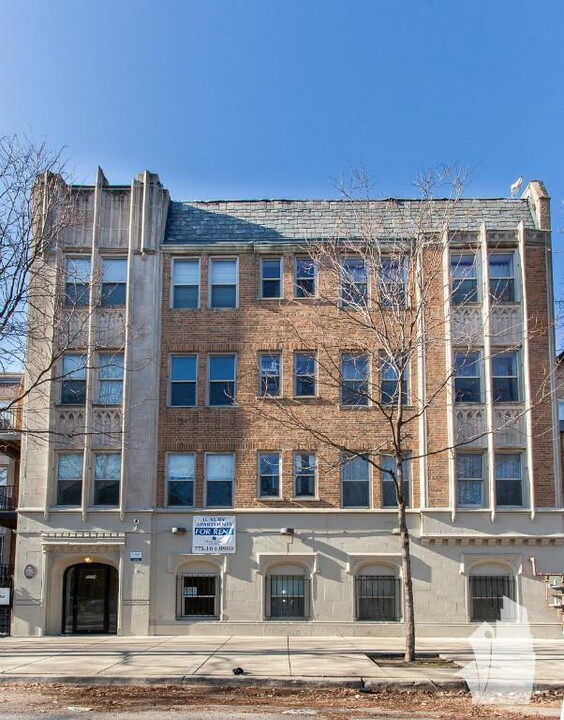 5052 N Winthrop Ave, Unit 5054-206 in Chicago, IL - Foto de edificio