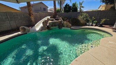 8213 W Quail Ave in Peoria, AZ - Building Photo - Building Photo