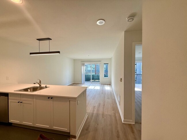 2717 Western Ave in Seattle, WA - Building Photo - Building Photo