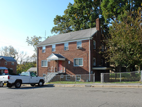 6800 Red Top Rd in Takoma Park, MD - Building Photo - Building Photo