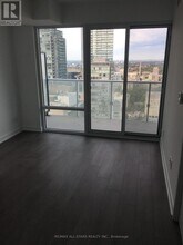 501 Yonge St in Toronto, ON - Building Photo - Building Photo