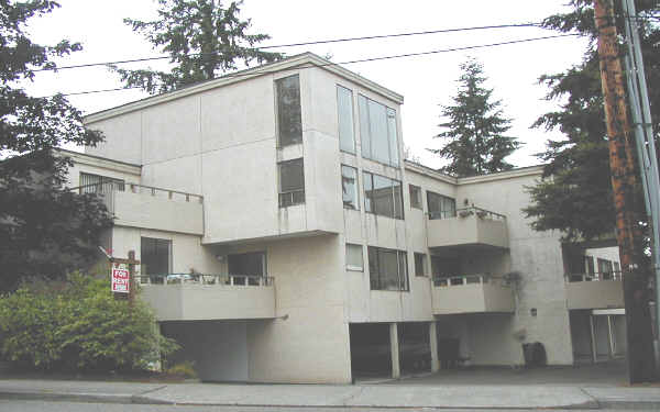 8503 Bowdoin Way in Edmonds, WA - Building Photo