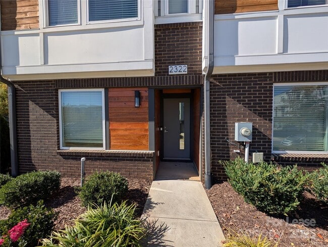 2322 Elizabeth Ml Pl in Charlotte, NC - Building Photo - Building Photo