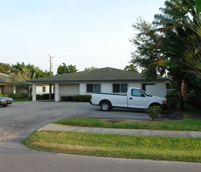 309-313 SW 16th St in Fort Lauderdale, FL - Building Photo - Building Photo