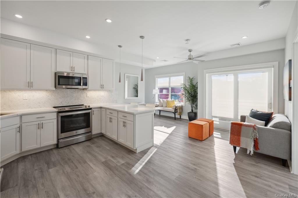 355 Phillips Park Rd-Unit -202 in Mamaroneck, NY - Building Photo