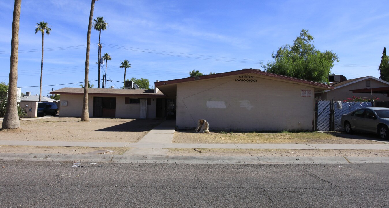 Willetta Eight Apartments in Phoenix, AZ - Building Photo