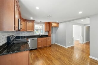 33 Park Rd in Lynn, MA - Building Photo - Building Photo