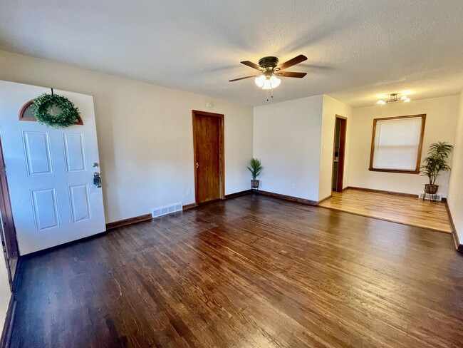1626 Kenmar St in Wichita, KS - Building Photo - Building Photo