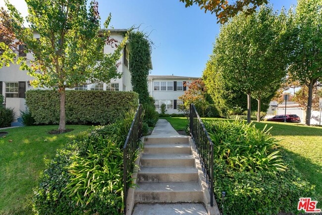 property at 1701 Stearns Dr