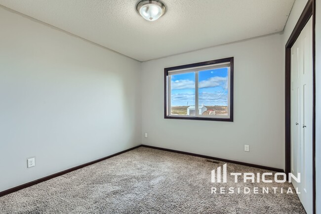 24796 Superior Dr in Rogers, MN - Foto de edificio - Building Photo