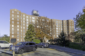 Knolls Crescent in Bronx, NY - Building Photo - Building Photo