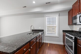 7367 N Ashland Blvd in Chicago, IL - Building Photo - Building Photo