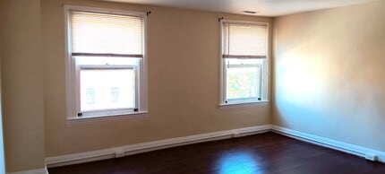 1017 Hollins St, Unit Apt 1...1 Bedroom 1 Bath in Baltimore, MD - Building Photo - Building Photo