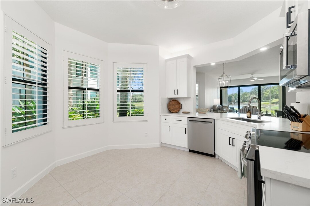 2427 Ravenna Blvd in Naples, FL - Building Photo