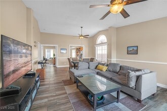 935 Derringer Ln in Henderson, NV - Building Photo - Building Photo