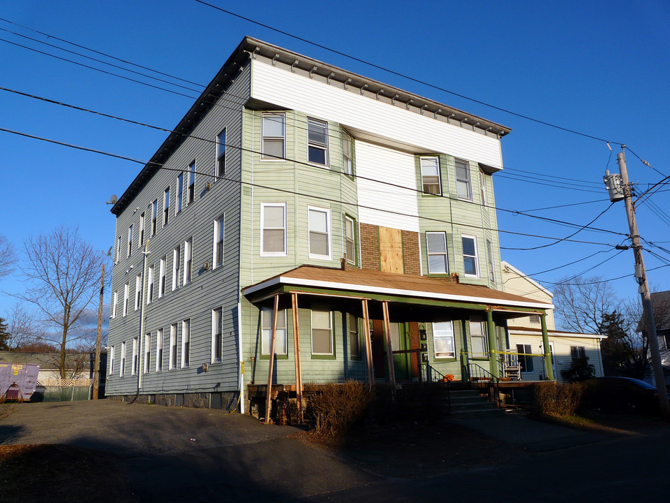 6 Alcott St in Ansonia, CT - Foto de edificio