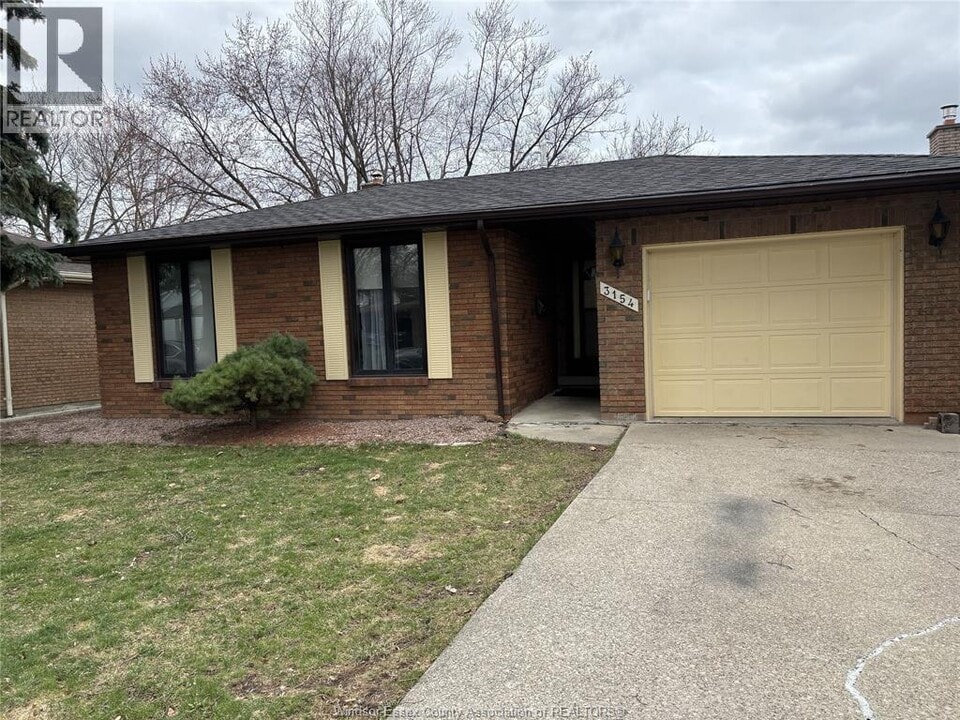 3154 Regis Ave in Windsor, ON - Building Photo
