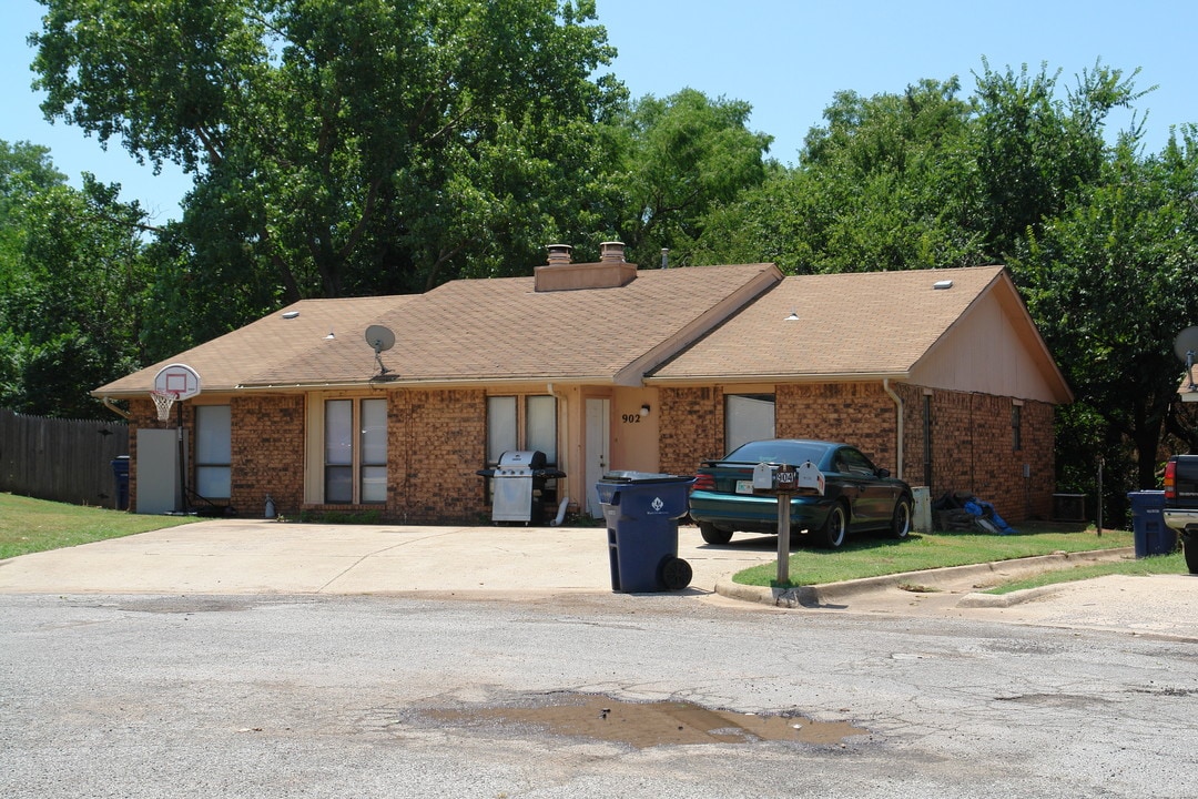 Acacia Duplexes in Noble, OK - Building Photo