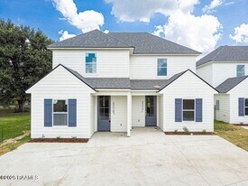 8552 Cat Rd in Maurice, LA - Building Photo