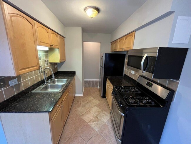 3057 N Narragansett Ave, Unit 2 in Chicago, IL - Building Photo - Building Photo
