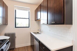 2418 N Sawyer Ave, Unit W3 in Chicago, IL - Foto de edificio - Building Photo