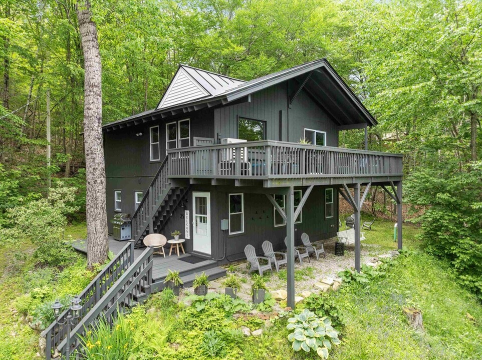 25 Hilltop Dr in Newbury, NH - Building Photo