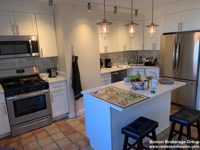 20 Carson St, Unit 2 in Boston, MA - Building Photo - Building Photo