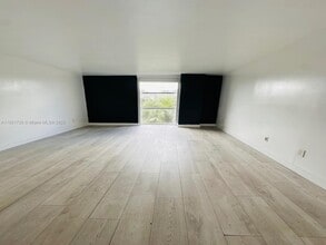2350 NE 135th St, Unit 401 in North Miami, FL - Building Photo - Building Photo