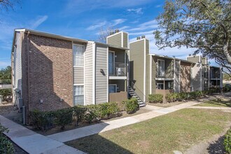 Oak Run Manor Apartments in Pasadena, TX - Building Photo - Building Photo