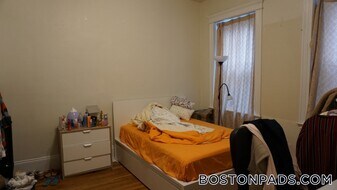 7 Price Rd in Boston, MA - Building Photo