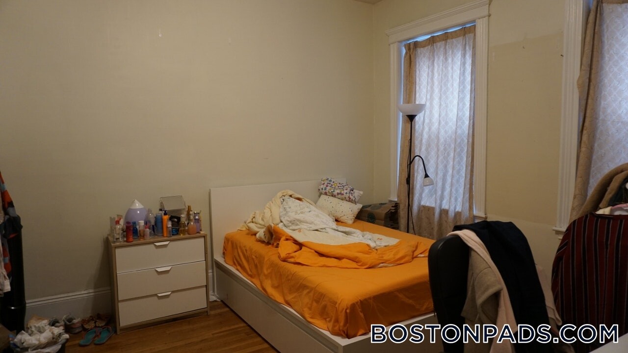 7 Price Rd in Boston, MA - Foto de edificio