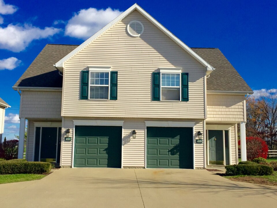 4522 Picadilly Cir in Jasper, IN - Foto de edificio